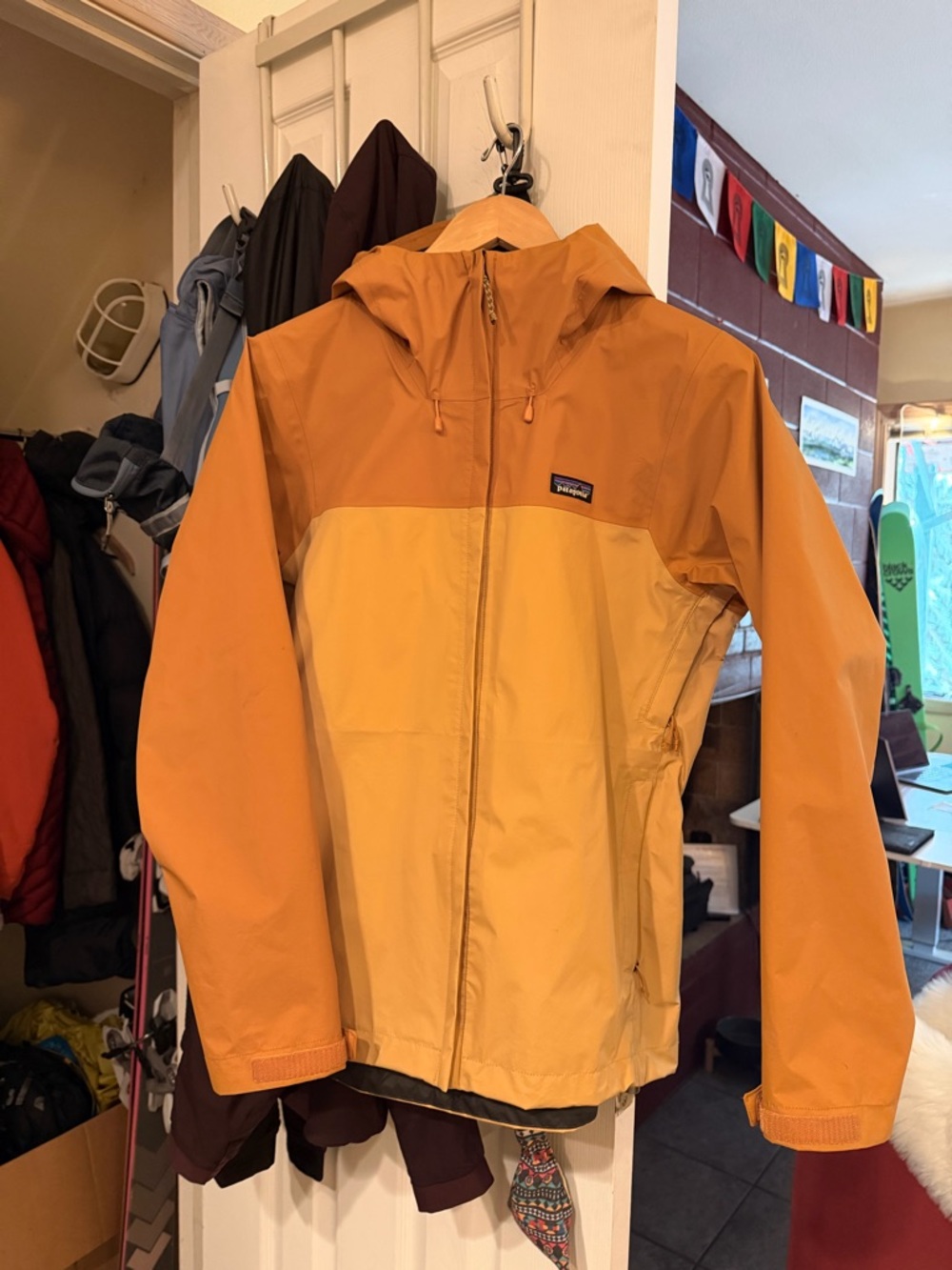 Patagonia Torrentshell 3L Rain Jacket - like new - Picture 4 of 5